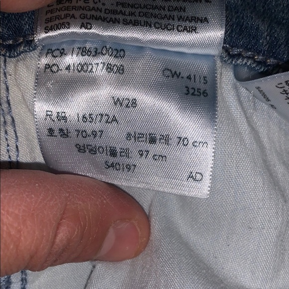 Like new Levi Blue Denim Shorts - Picture 7 of 8